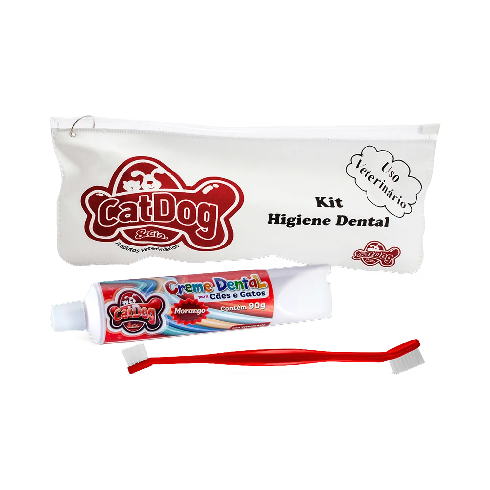 Pack Pasta Dental y Cepillo de marca CatDog, es un estuche blanco que con letras negras "Kit Higiene Dental, Usu veterinario" atrás de un tubo de pasta dental blanco con etiqueta rosa ya que es sabor fresa y al frente tiene un cepillo de dientes color rojo de dos cabezas con cerdas blancas 