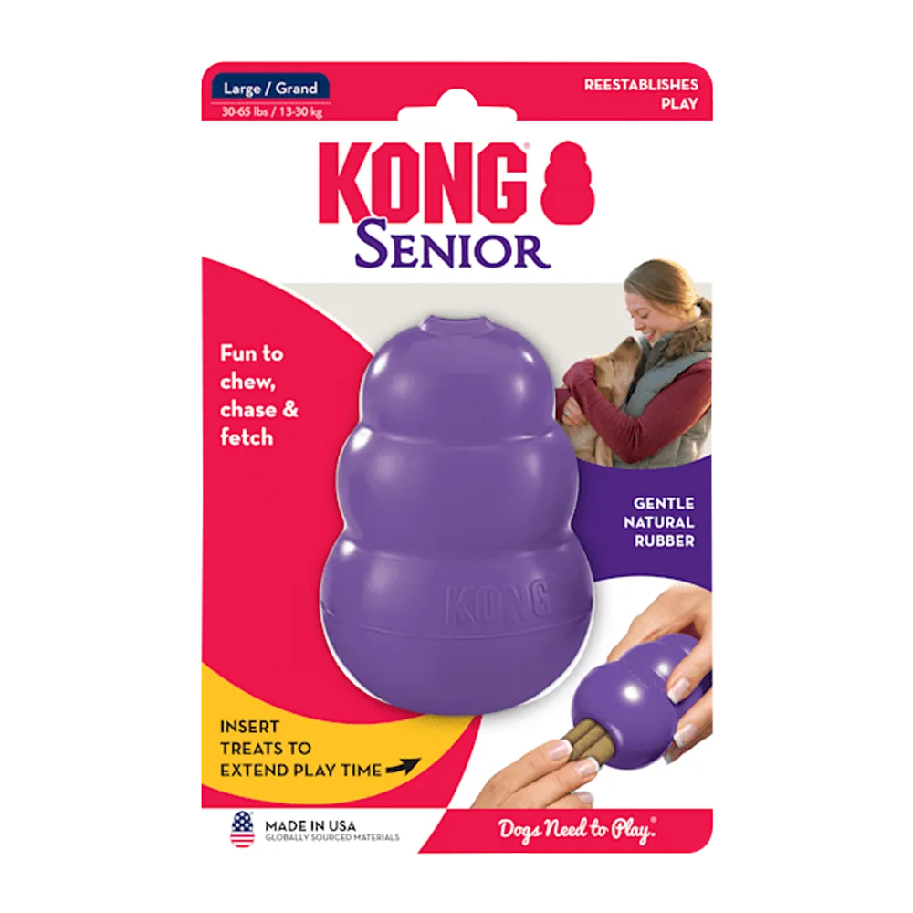 Juguete Kong Senior talla L en su empaque original. Es un juguete de goma morada suave, el empaque tiene detalles blancos y rojos