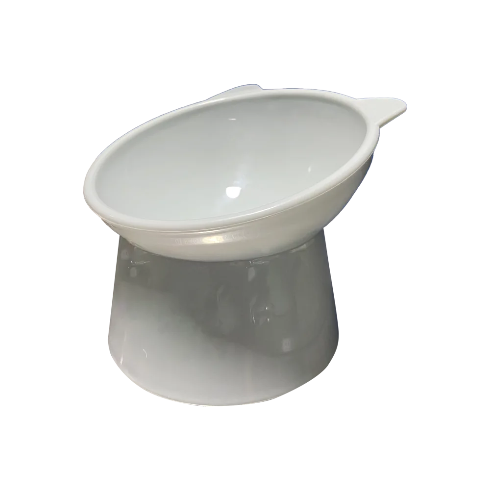 Plato Elevado con Orejitas para gatos, es de color gris entero y de material plástico.