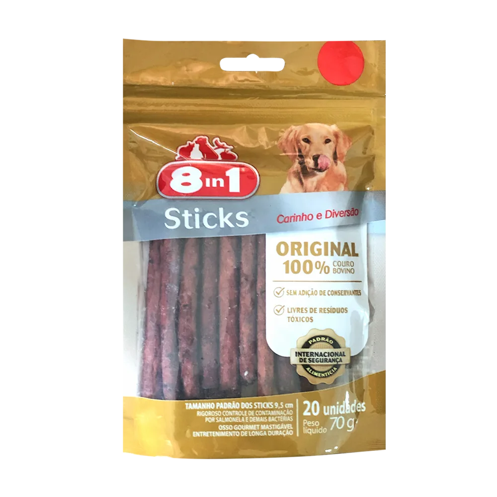 Paquete de snacks Palitos Masticables 8in1. Es de color dorado con una transparencia que permite observar los 20 palitos con sabor a carne. En la parte superior muestra el logo y un perro labrador