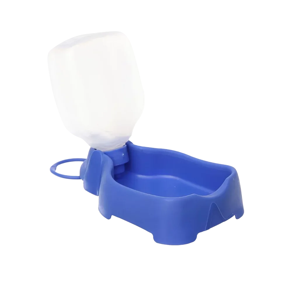 Bebedero Portátil San Remo en color azul. Está desplegado mostrando el dosificador de agua y el plato cuadrado de plástico y tiene una argolla en la parte superior para poder llevaro colgado