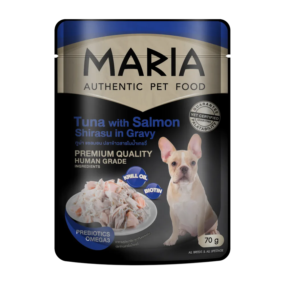 Sobre negro con detalles azules y un perro bulldog ingles de manto crema en la portada, es el alimento húmedo para peros MARIA Dog Atún Salón y Shirasu en Salsa
