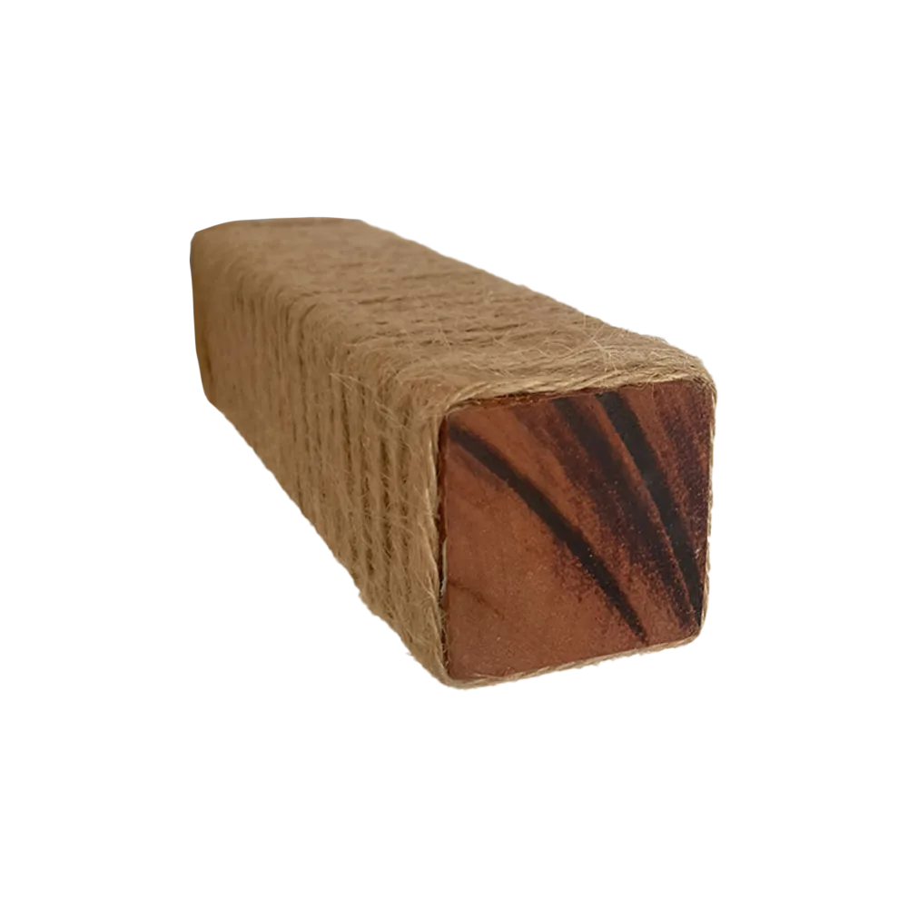 Escalera larga rectangular de madera cubierta con fibra natural de yuta que viene en el Pack Escalador Miru de 3 unidades para gatos