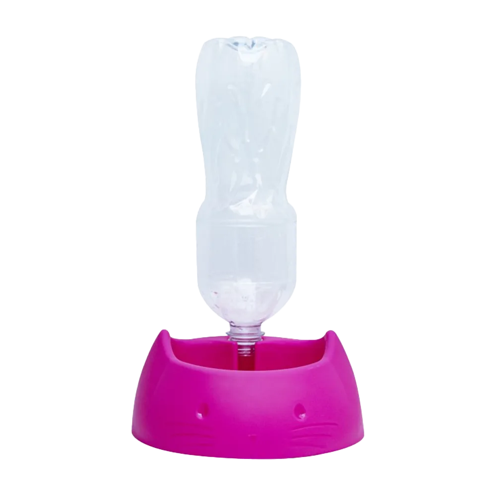 Bebedero Automático para gatos de San Remo en color rosado. Tiene la cara de un gatito en la parte frontal y una botella plástica enroscada para dispensar agua.