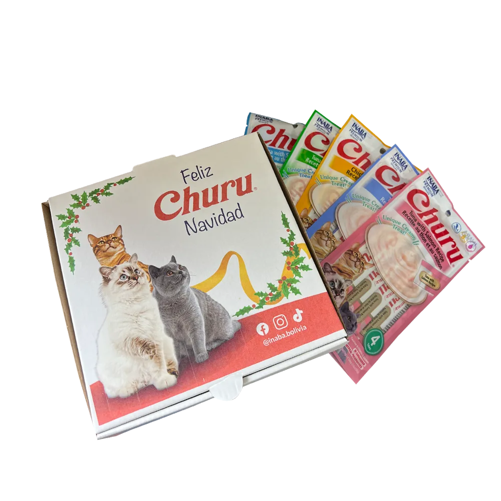 Caja navideña de cartón colo blanco con un gato gris en la cara frontal, a su lado hay 4 empaques de los Snacks Churu en sus distintos sabores y un plato de goma "Lick Mat" azul