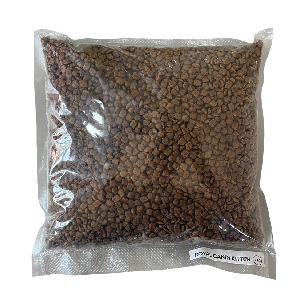 Bolsa de alimento Royal Canin Kitten color blanco con rosado pastel y un gato bebé en la portada para gatitos cachorros