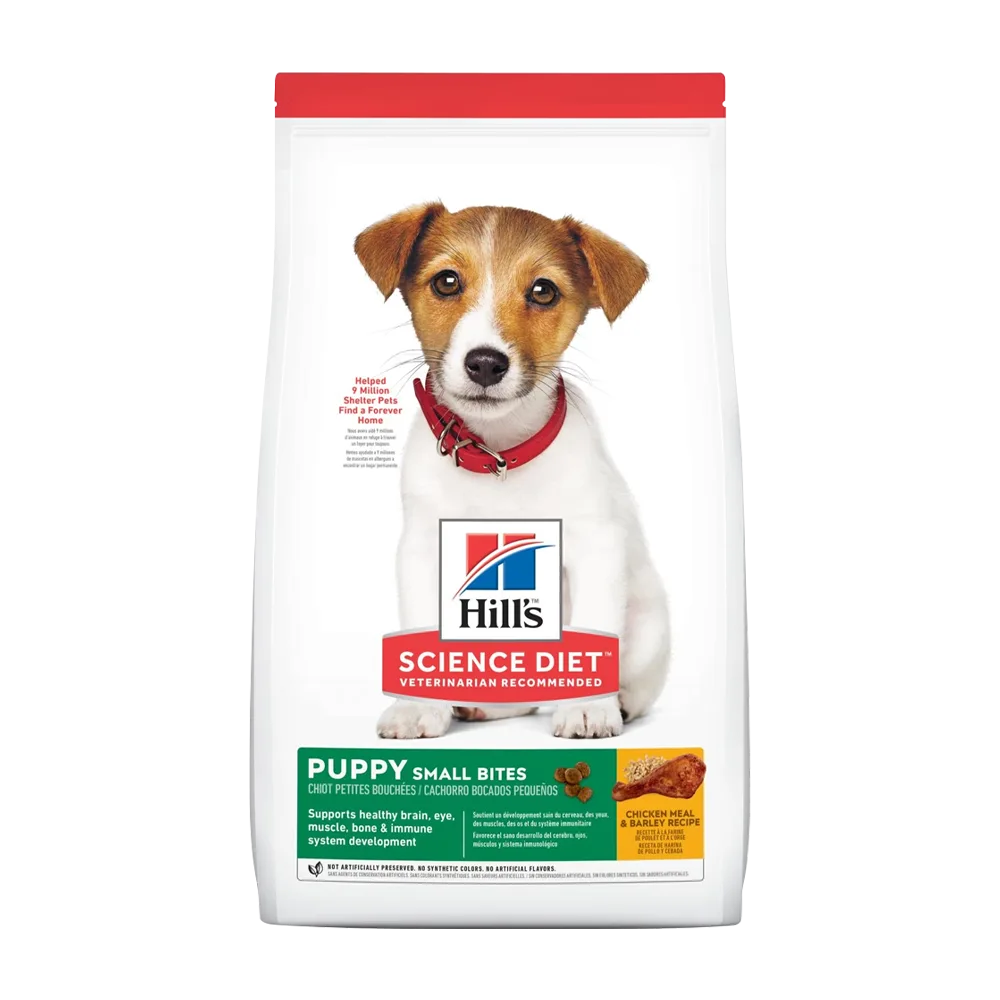 Bolsa blanca de alimento Hill's Science Diet Puppy Small Bites, es un alimento para cachorros que tiene croquetas pequeñas para perros que prefieren este tipo de bocados, la bolsa tiene una franja roja en la parte superior y detalles en color verde brillante y un perro cachorro de raza fox terrier