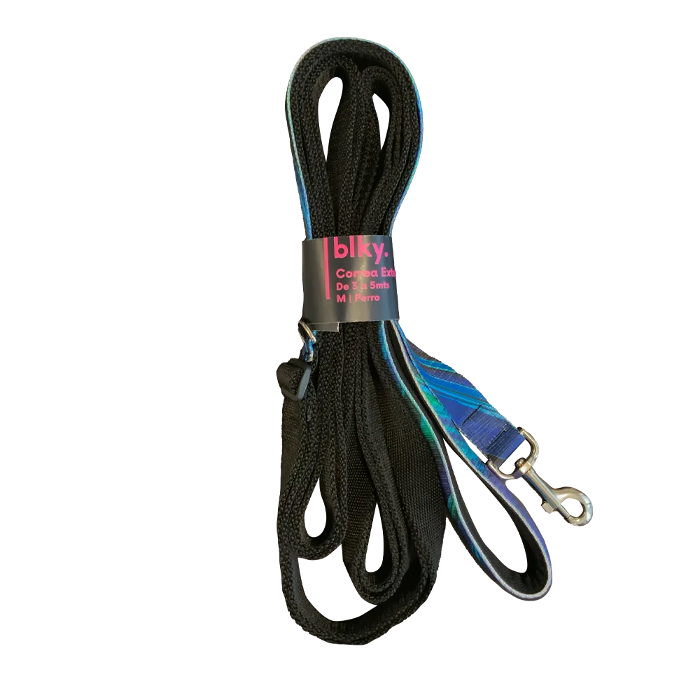 Correa Extensible talla M con estampado agua marina en colores azules llamado Ramé con una correa color negro que se extiende desde los 3 m hasta los 5 m de largo.  