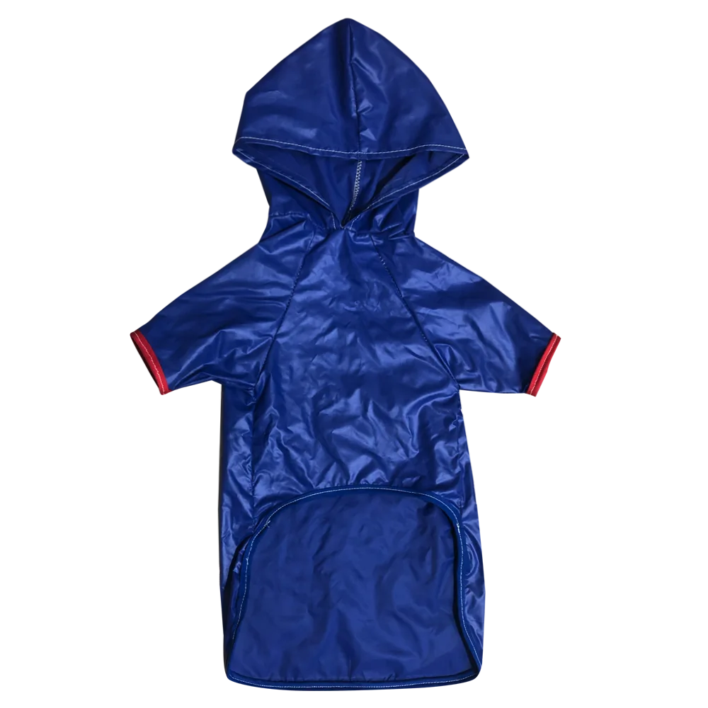 Impermeable Azul con detalles rojos en las mangas. Una prenda liviana que protege a tu perro de la lluvia