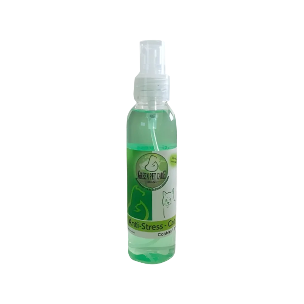 Frasco con etiqueta verde y líquido color verde translúcido de Spray Anti-Estrés Green Pet Care para tranquilizar mascotas