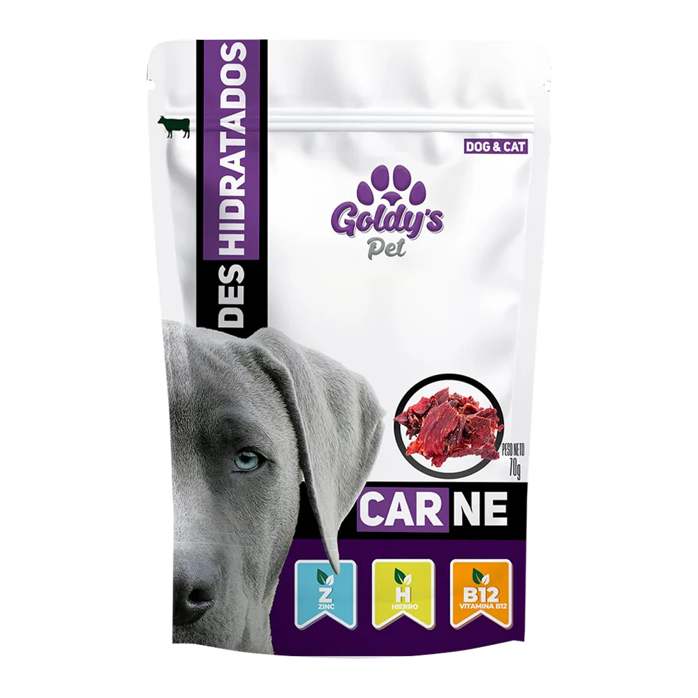 Empaque blanco con detalles morados y un perro gris en la portada, es el Snack de Carne Deshidratada de la marca Goldy's Pet