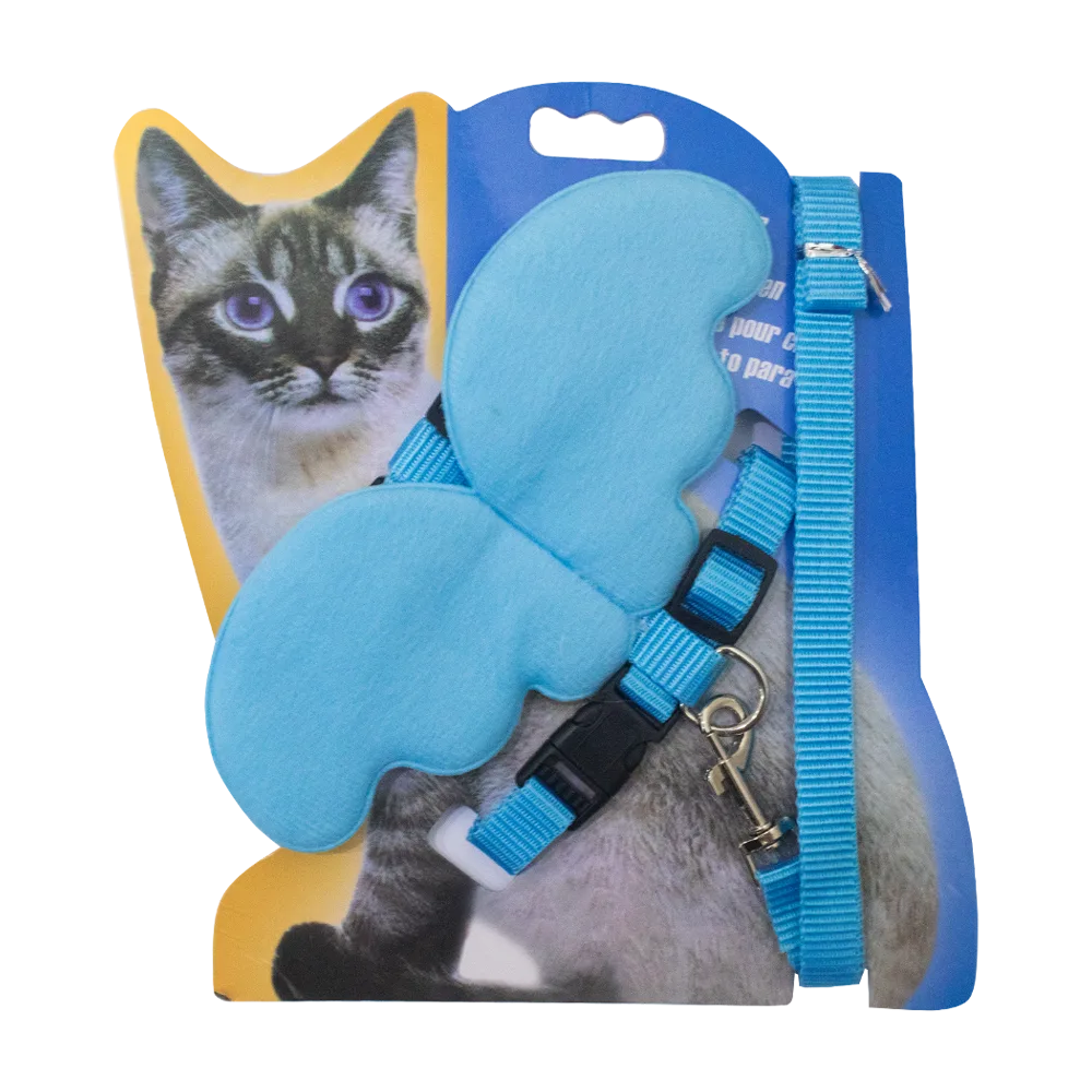 Empaque azul con detalles amarillos y un gato siamés portando el Arnés con Alas Para Gatos Medianos color celeste pastel
