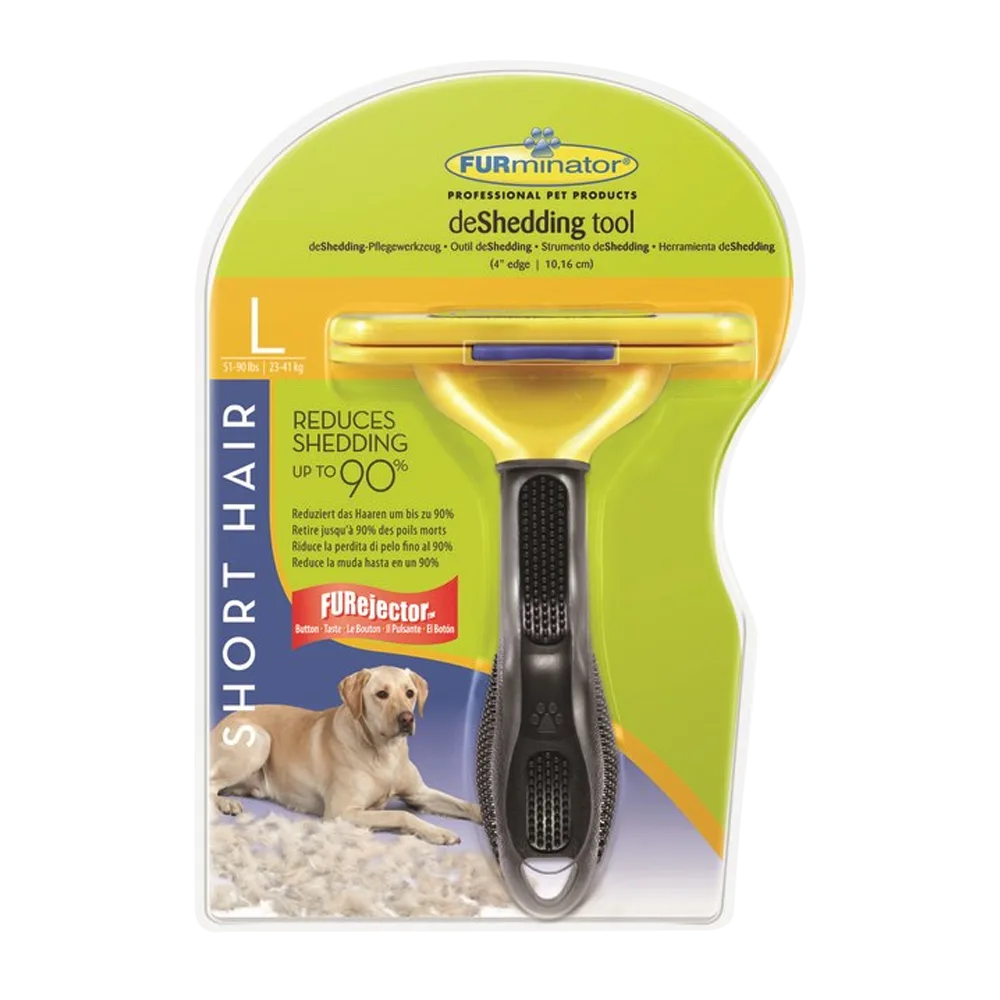 Cepillo FURminator para Perros de pelo corto en su empaque original que es de color verde con detalles azules, el cepillo es plástico con un mango negro y la parte superior es amarilla. Es un cepillo que elimina el pelo de la capa interior del pelaje en perros de pelo corto en talla L