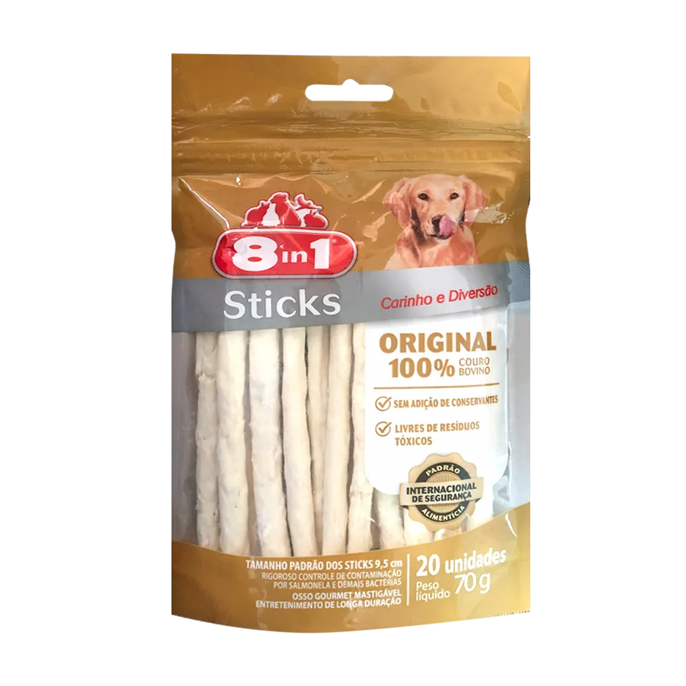 Paquete de snacks Palitos Masticables 8in1. Es de color dorado con una transparencia que permite observar los 20 palitos con sabor clásico. En la parte superior muestra el logo y un perro labrador