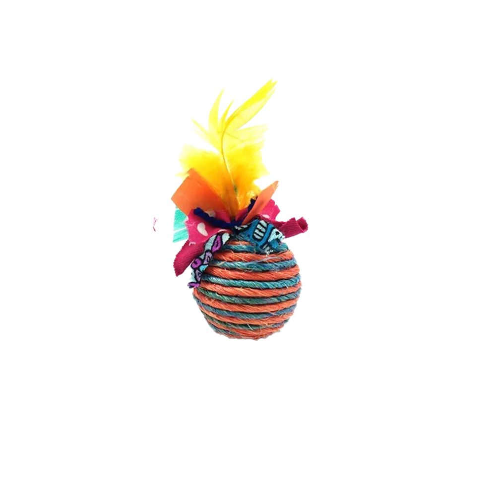 Pelota Multicolor Para Gatos de tonos naranjas y celestes, además de plumas en la punta color amarillo y un corbatín multicolor al medio