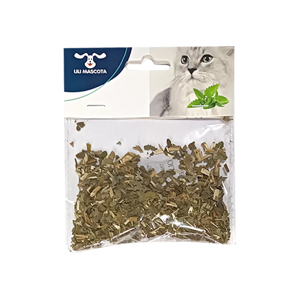 Sachet transparente con una etiqueta blanca con detalles azules y un gato persa blanco en la portada, contiene Hierba Gatera seca para gatos de la marca Lili Mascota