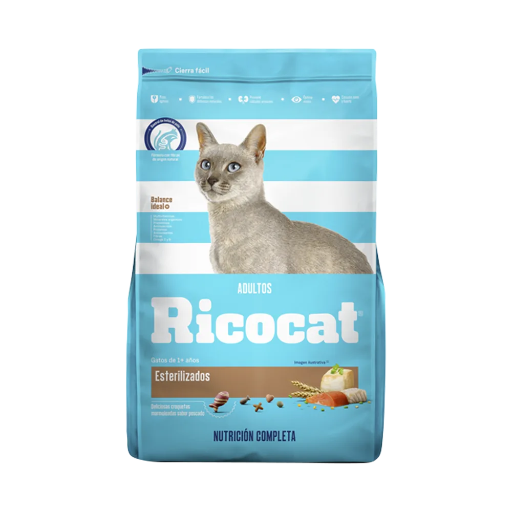 Empaque celeste con franjas blancas y detalles marrones y un gato gris en la portada de alimento para gatos esterilizados, Ricocat Adulto Esterilizado.