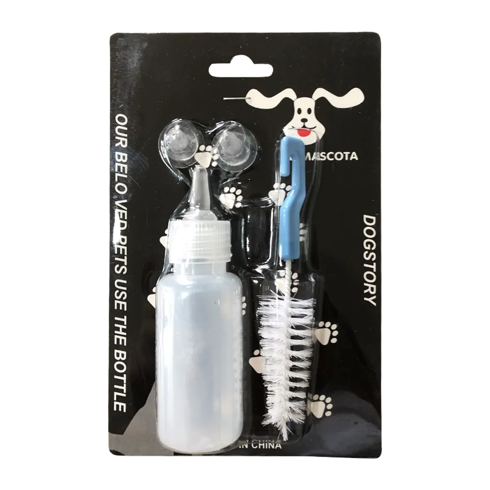 Pack de cartón que contiene una Mamadera para Cachorros, es de plástico transparente y viene con diferentes chupones y un limpiador