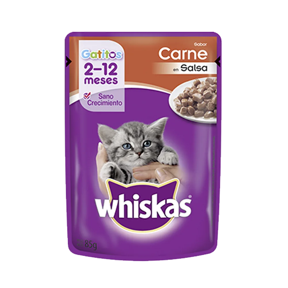 Sobre violeta con detalles rojos de Whiskas Gatito Carne en Salsa, alimento húmedo para gatitos cachorros desde los 2 hasta los 12 meses de edad