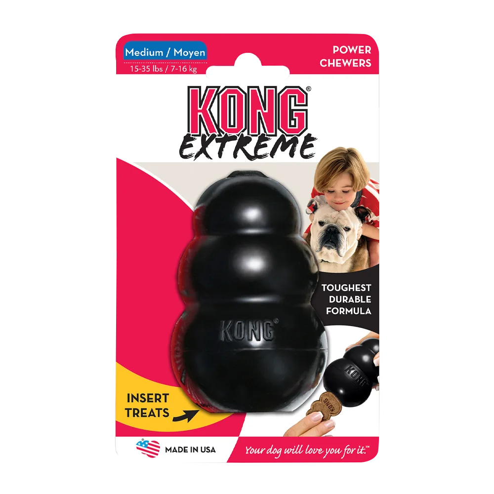 Juguete Kong Extreme talla M en su empaque original. Es un juguete de goma negra extra fuerte, el empaque tiene detalles blancos y rojos