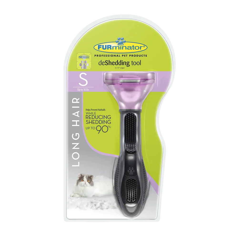 Cepillo FURminator para Gatos de pelo largo en su empaque original que es de color verde con detalles azules, el cepillo es plástico con un mango negro y la parte superior es morada. Es un cepillo que elimina el pelo de la capa interior del pelaje en gatos. El cepillo es de talla S