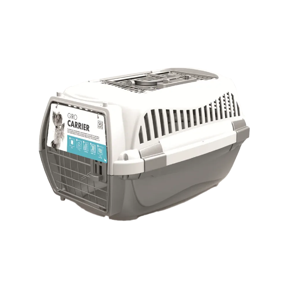 Imagen de la Transportadora Giro de la marca M-Pets, es de color blanca en la parte superior y gris en la parte inferior, tiene una puerta frontal y una superior de metal para mayor comodidad y además mayor ventilación para transportar a perros medianos y gatos grandes.