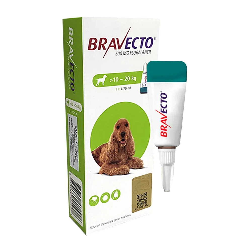 Caja blanca con detalles verde claro y un perro de raza cocker marrón en el centro, además hay una pipeta blanca con verde a lado de la caja. Es el producto Bravecto Spot On Perros 10 a 20 kg una solución tópica para las infestaciones de pulgas y garrapatas en perros