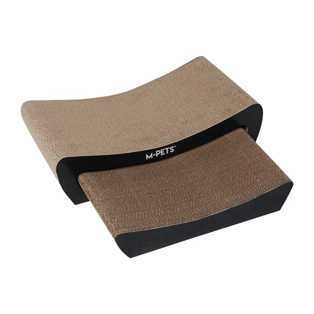 Rascador para Gatos Kansas de la línea M-Pets. Es un rascador para gatos de cartón corrugado natural, son dos piezas como un pequeño sillón que tiene una pieza más pequeña que le sale por la parte inferior.