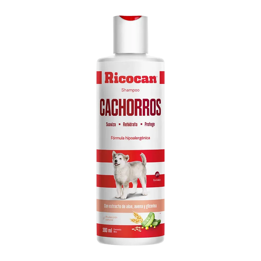 Bote blanco de Shampoo Ricocan para Cachorros, es de color blanco con franjas rojas y un cachorro color blanco en la parte frontal. Es un shampoo suave e hidratante con pH controlado para cachorritos.
