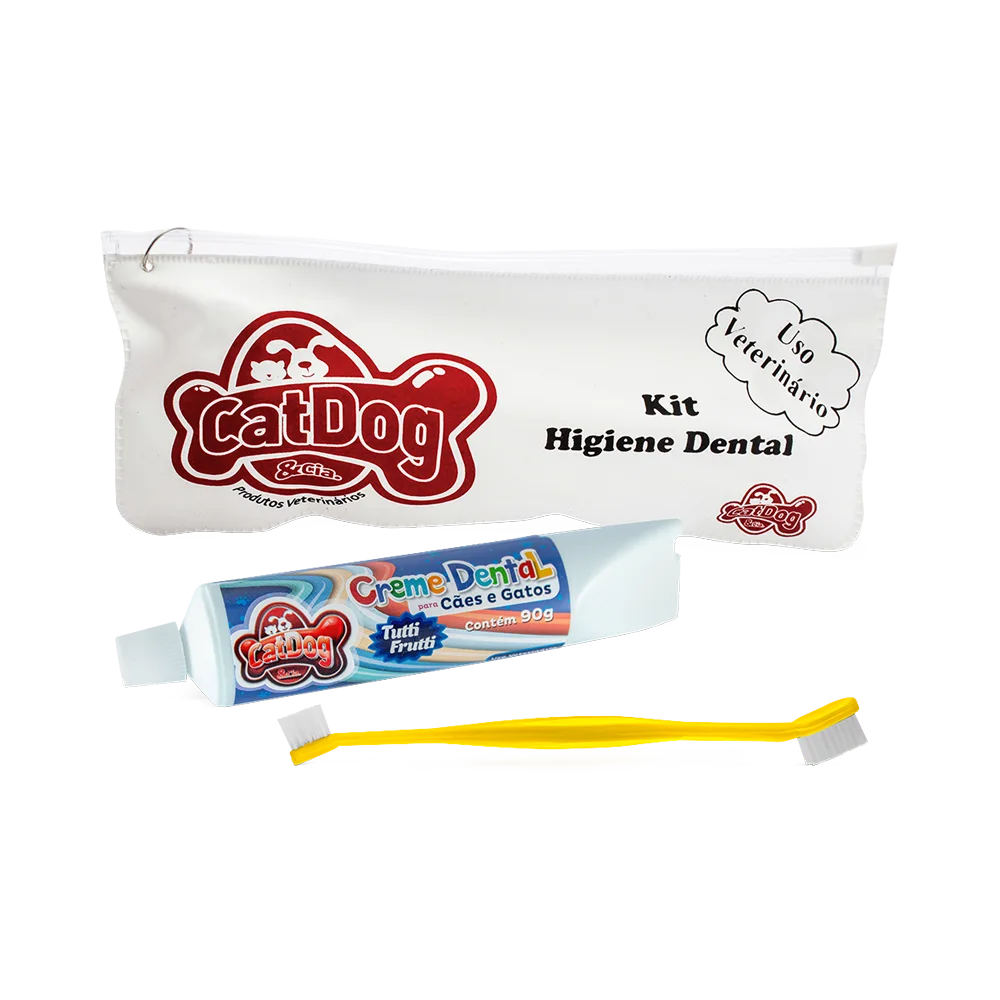 Pack Pasta Dental y Cepillo de marca CatDog, es un estuche blanco que con letras negras "Kit Higiene Dental, Usu veterinario" atrás de un tubo de pasta dental blanco con etiqueta azul ya que es sabor tutti fruti y al frente tiene un cepillo de dientes color amarillo de dos cabezas con cerdas blancas 