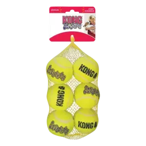 Paquete de tres pelotas de tenis amarillas para perros, marca KONG, resistentes y diseñadas para juegos de buscar.