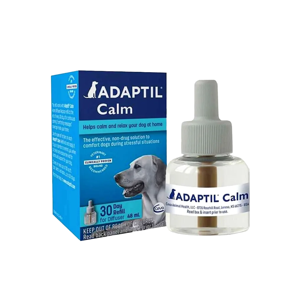 Caja celeste con detalles azules y un frasco transparente a su lado de repuesto para difusor, se trata del producto Adaptil Calm Recambio: feromonas para perros.