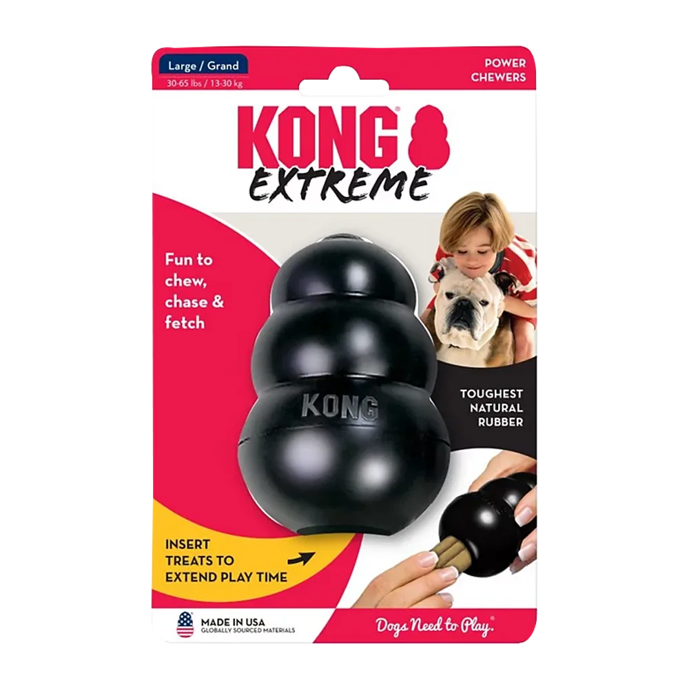 Juguete Kong Extreme talla L en su empaque original. Es un juguete de goma negra extra fuerte, el empaque tiene detalles blancos y rojos