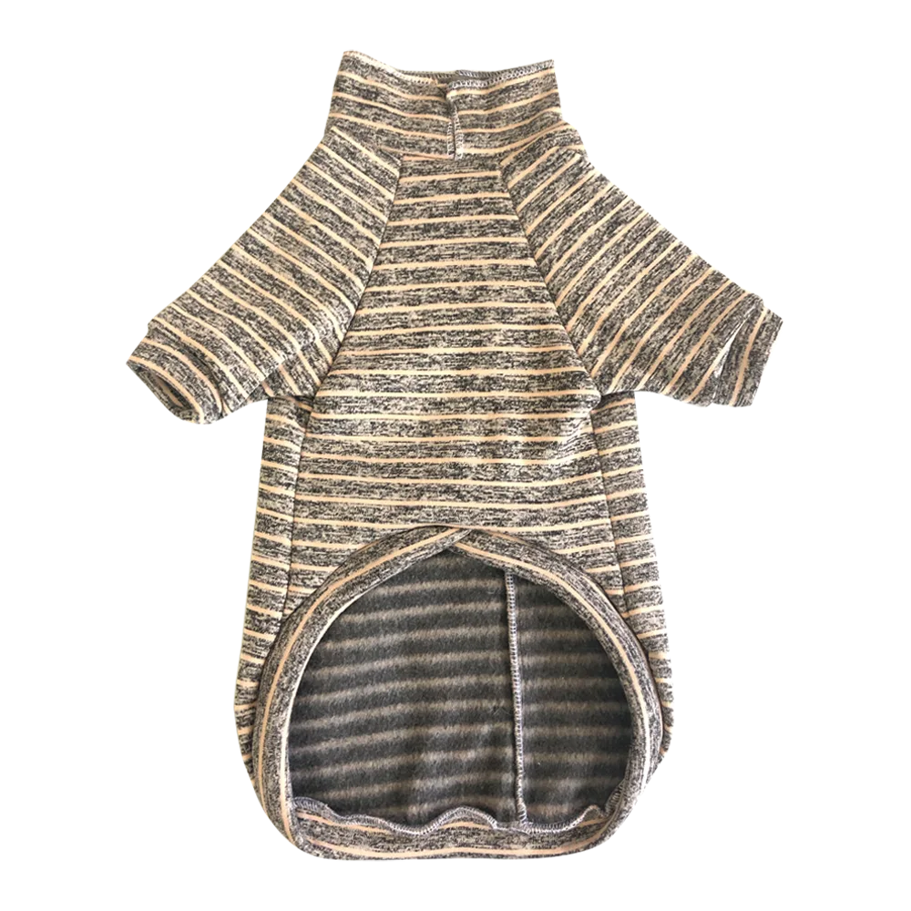 Imagen de prenda abrigada de vestir para perros y gatos Chompa Gris a Rayas vista de frente 