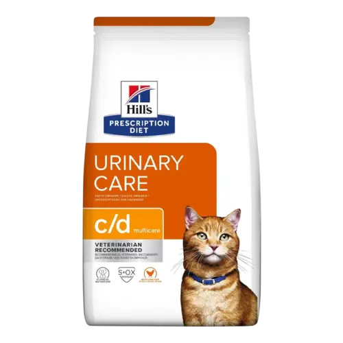 Bolsa de alimento Hill's Prescription Diet Feline c/d Multicare para gatos con problemas urinarios, la bolsa es blanca con detalles anaranjados en tonos claros y oscuros y un gato naranja con un collar azul en la parte derecha inferior