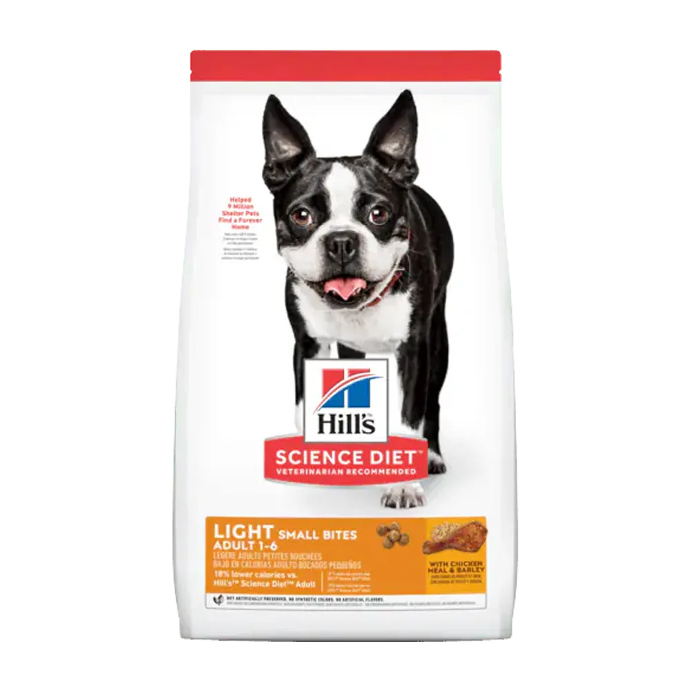 Bolsa blanca de alimento Hill's Science Diet Small Bites Light para perros que requieren menos calorías, la bolsa tiene una franja roja en la parte superior, detalles naranjas y un perro bulldog frances negro y blanco en medio.