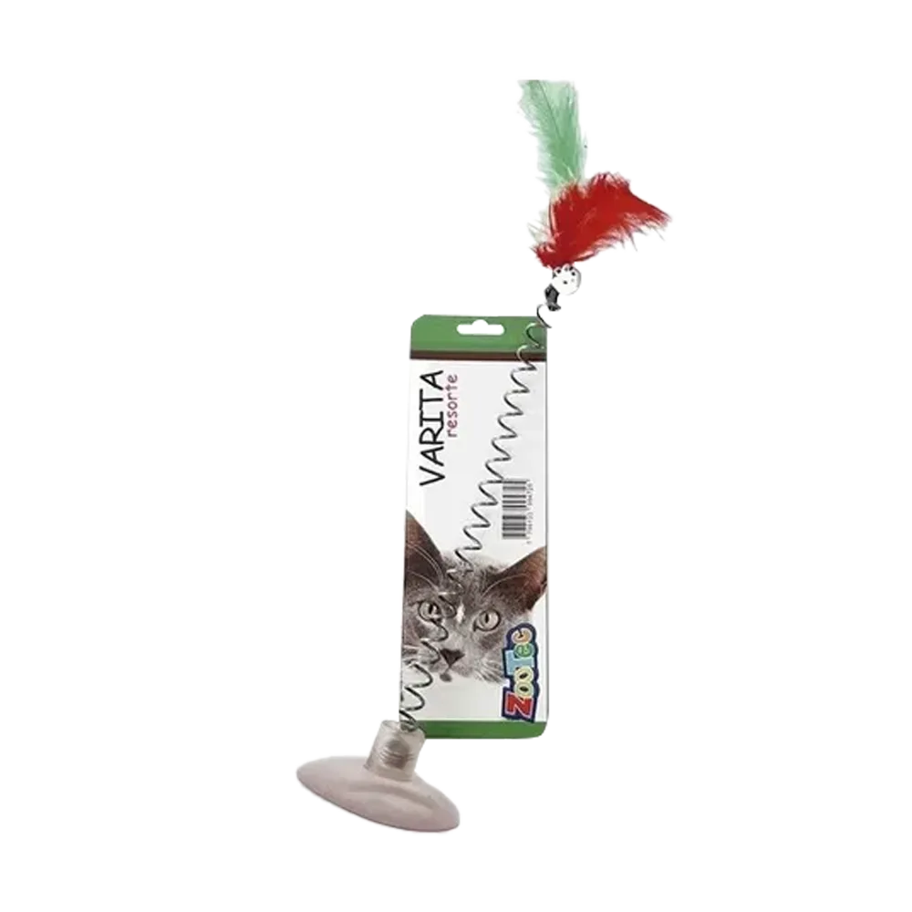 Imagen de Varita para gatos Resorte de la marca Zootec. Su empaque es blanco con detalles rojos y verdes. La varita tiene cuerpo de resorte, una sopapa en la base y plumas de color rojo y verde en la punta.