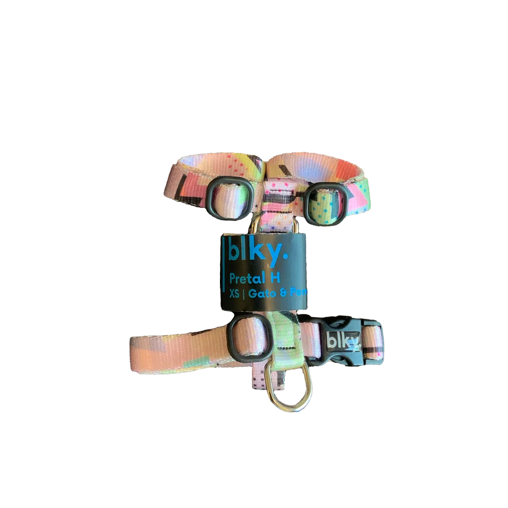 Pretal para gatos y perros mini  Talla XS en estampado Memphis. El estampado es vistoso, con fondo claro y utiliza patrones del diseño estilo Memphis