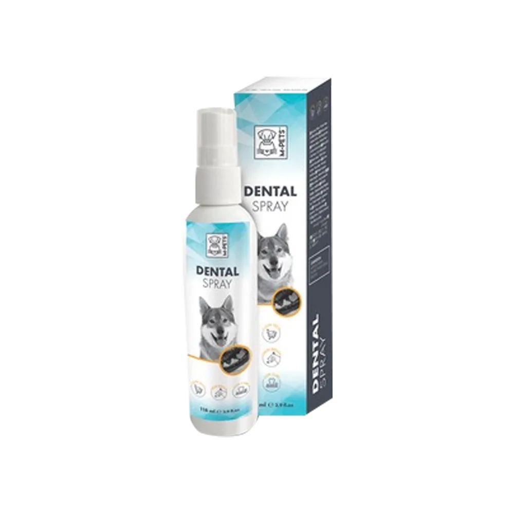 Imagen de botella de spray y caja original del Spray Dental M-Pets para mascotas. Envase color blanco con detalles celestes y la foto de un perro y gato en la etiqueta.