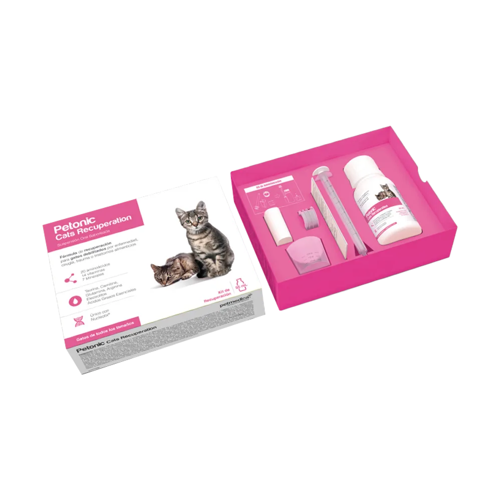 Interior del Kit Petonic Cats Recuperación, es una caja rosada con un frasco de jarabe color blanco con detalles rosados, una jeringa de plástico, y un vasito dosificador. La cobertura de la caja es blanca con detalles rosa.