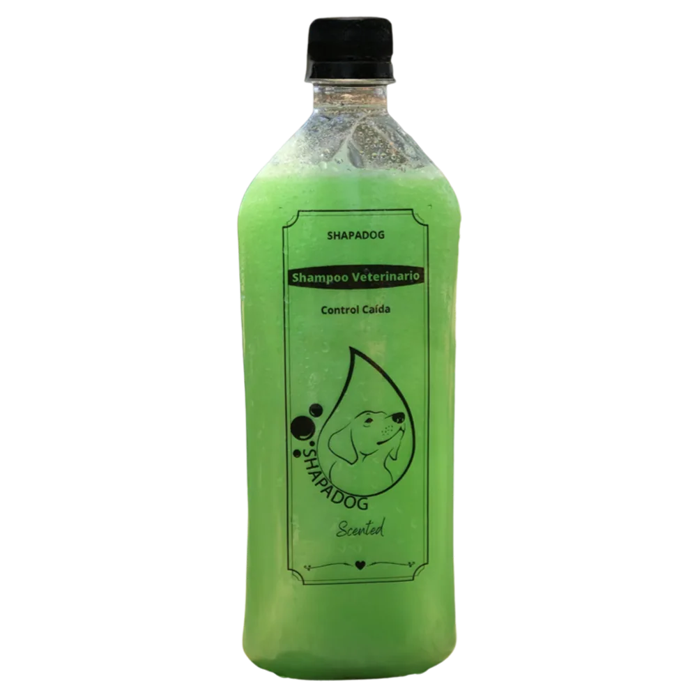 Botella de Shampoo Anticaída Shapadog Scented para mascotas color verde aroma flores verdes