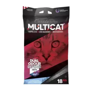 Bolsa de arena para gatos Canada Litter Multicat. Es de color negro con rojo y tiene la imagen de un gato mirando fijamente en la parte central de la bolsa. Es la presentación de 18kg de bentonita