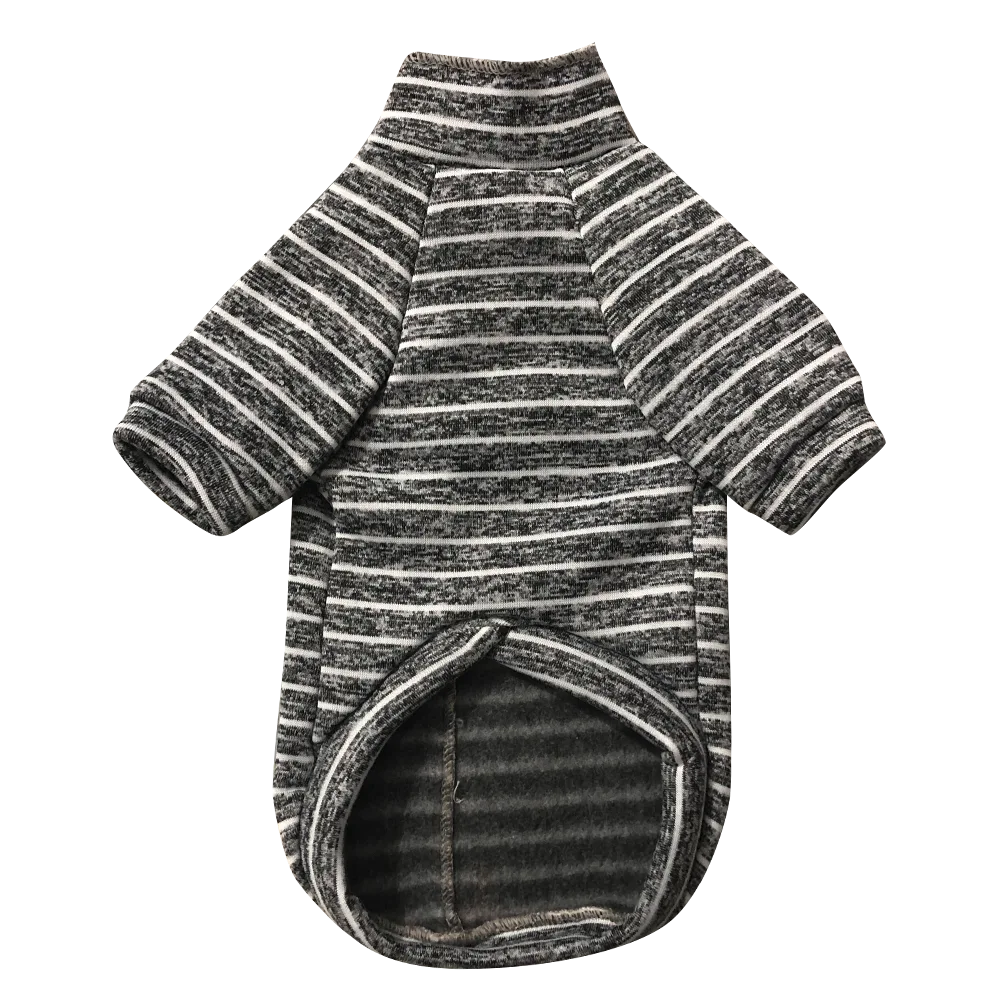 Imagen de prenda de vestir para mascotas Chompa Gris a Rayas Blancas mostrando la parte del pecho