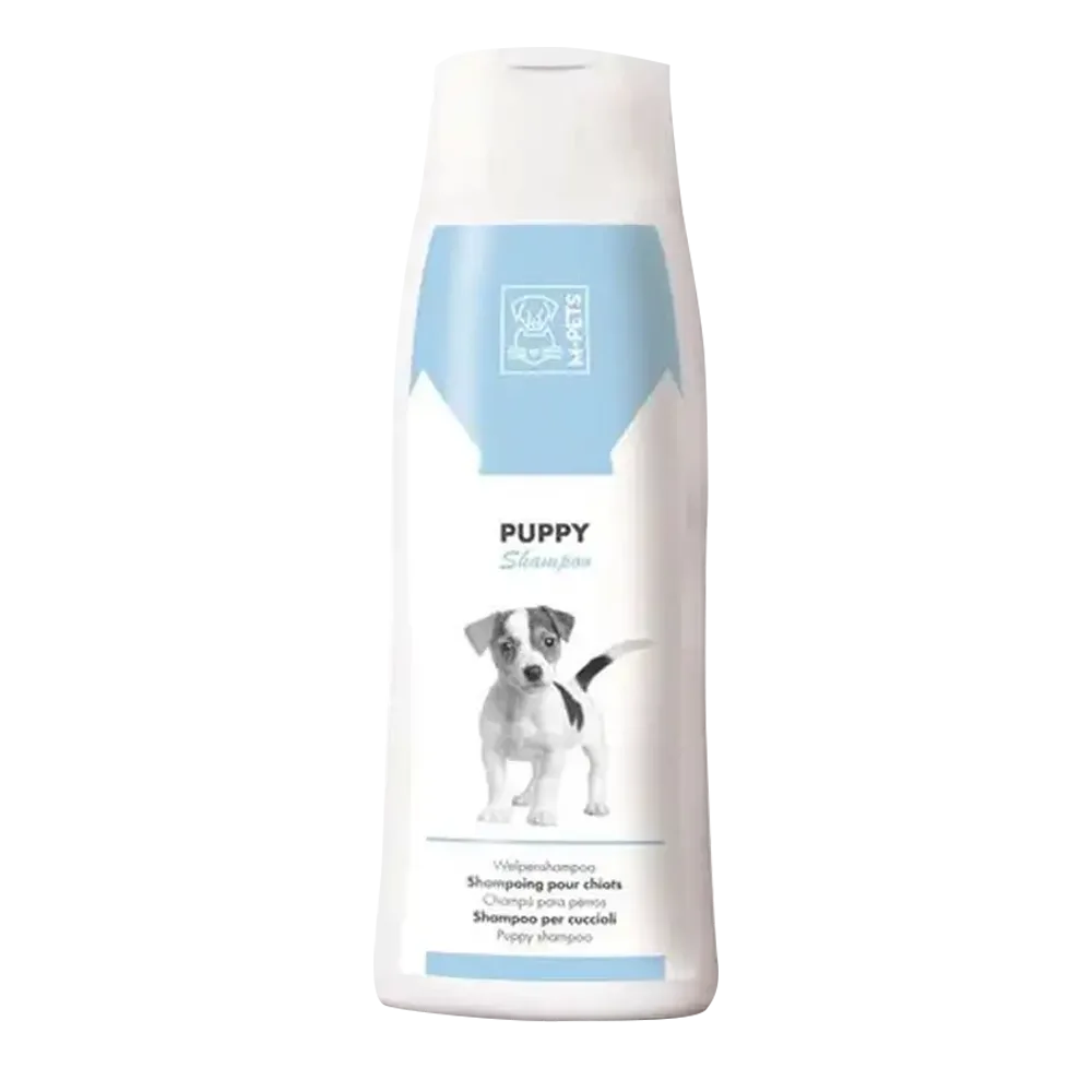 Frasco blanco con detalles celestes de Shampoo para Cachorros de M-Pets. Un shampoo suave y nutritivo diseñado especialmente para cachorros.