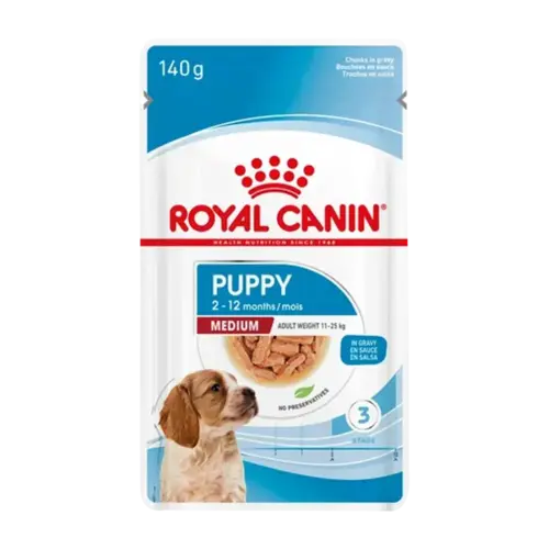Sachet color blanco con detalles celestes y un perro cachorro en la portada de alimento húmedo para perros cachorros de talla mediana Royal Canin Puppy Medium En Salsa