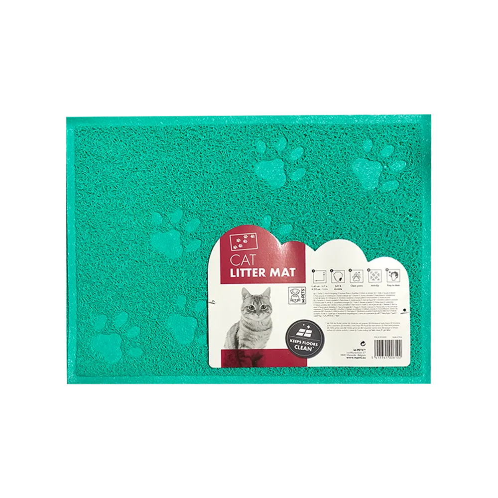 Piso para Arenero de la marca M-Pets, es una alfombra de PVC color verde con textura suave y rugusa con marcas de patitas ornamentales.